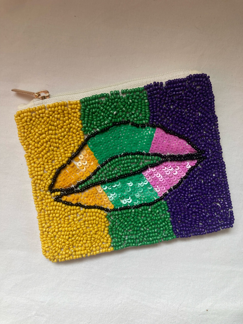 NWOT Beaded Lip Coin Pouch